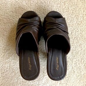Zigi Soho Brown Sandals Size 6